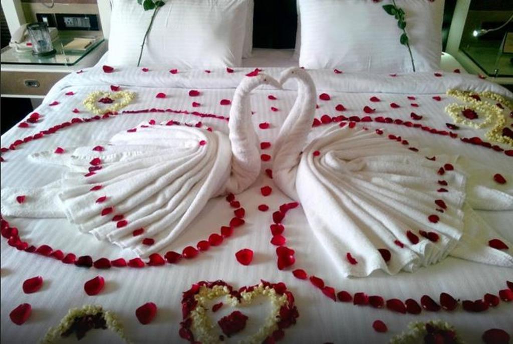 The Pgs Vedanta Hotel Kochi Exterior photo
