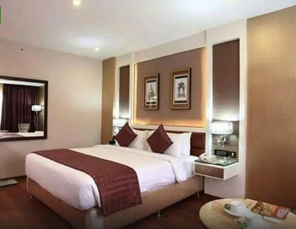 The Pgs Vedanta Hotel Kochi Room photo