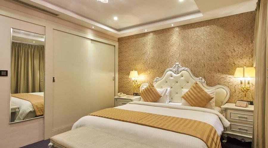 The Pgs Vedanta Hotel Kochi Exterior photo