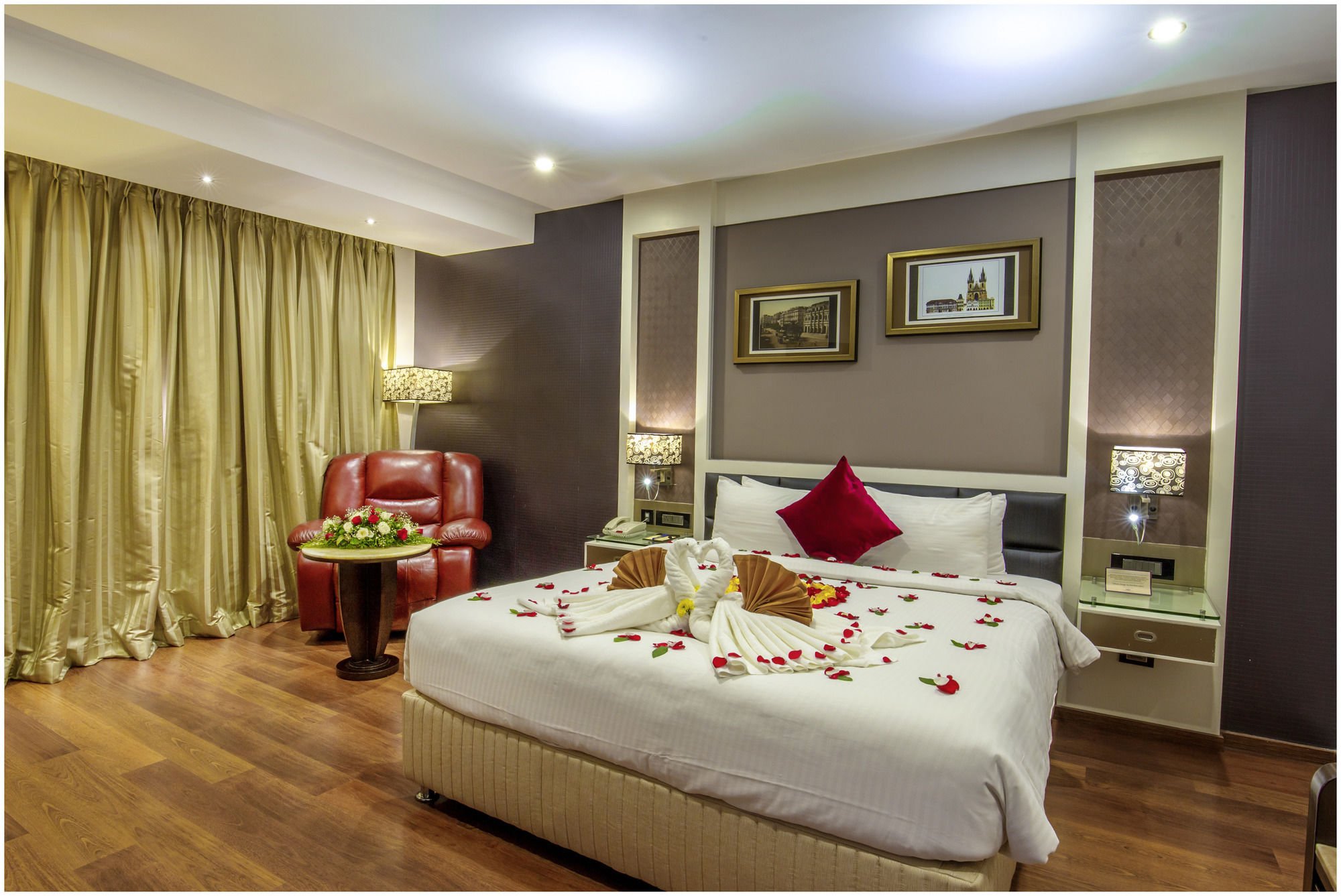 The Pgs Vedanta Hotel Kochi Exterior photo